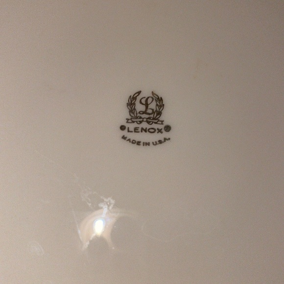 Lennox Woodland Beautiful large serving bowl / centerpiece. Ivory;scalloped edge - Picture 7 of 7